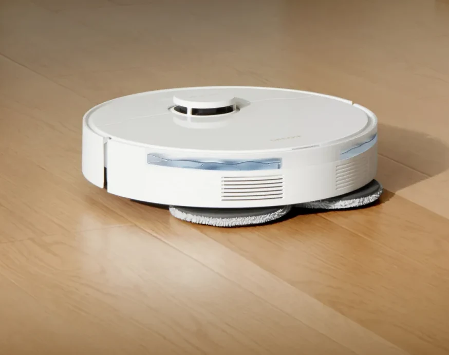 Robotas su matoma vandens talpykla šone