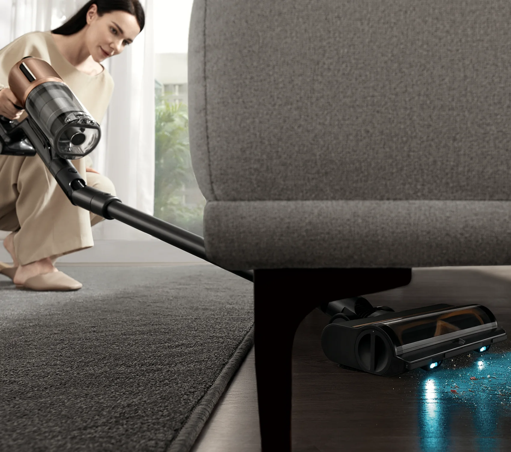 DREAME Z20 šepečio mėlyna šviesa apšviečia dulkes po sofa