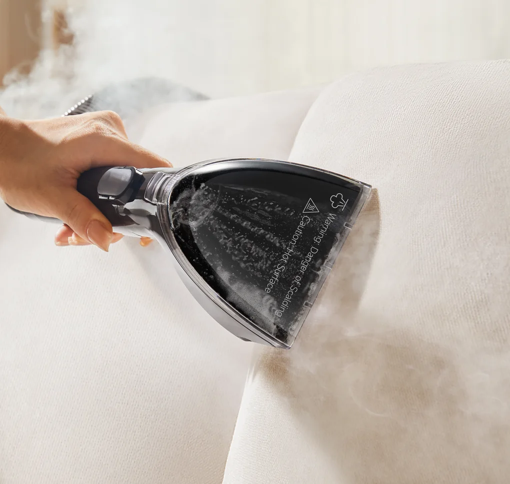 Sofa valoma tanku garų srautu
