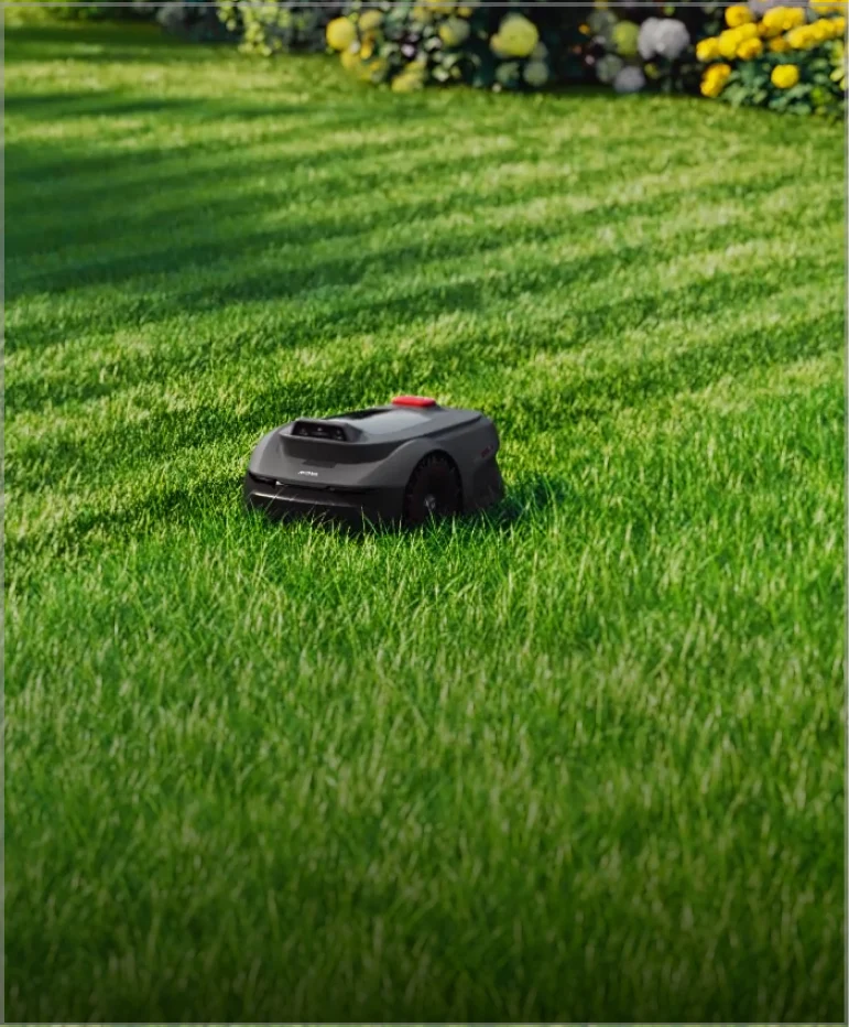 Robotas pjauna veją U formos juostomis