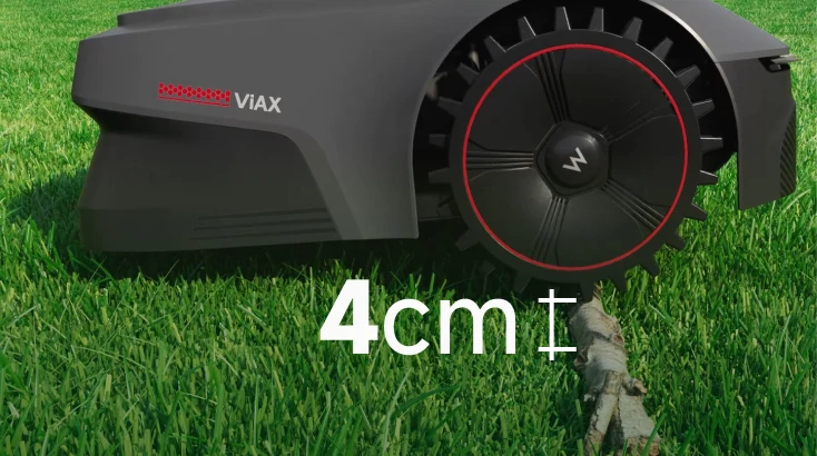 Robotas įveikia 4 cm kliūtį