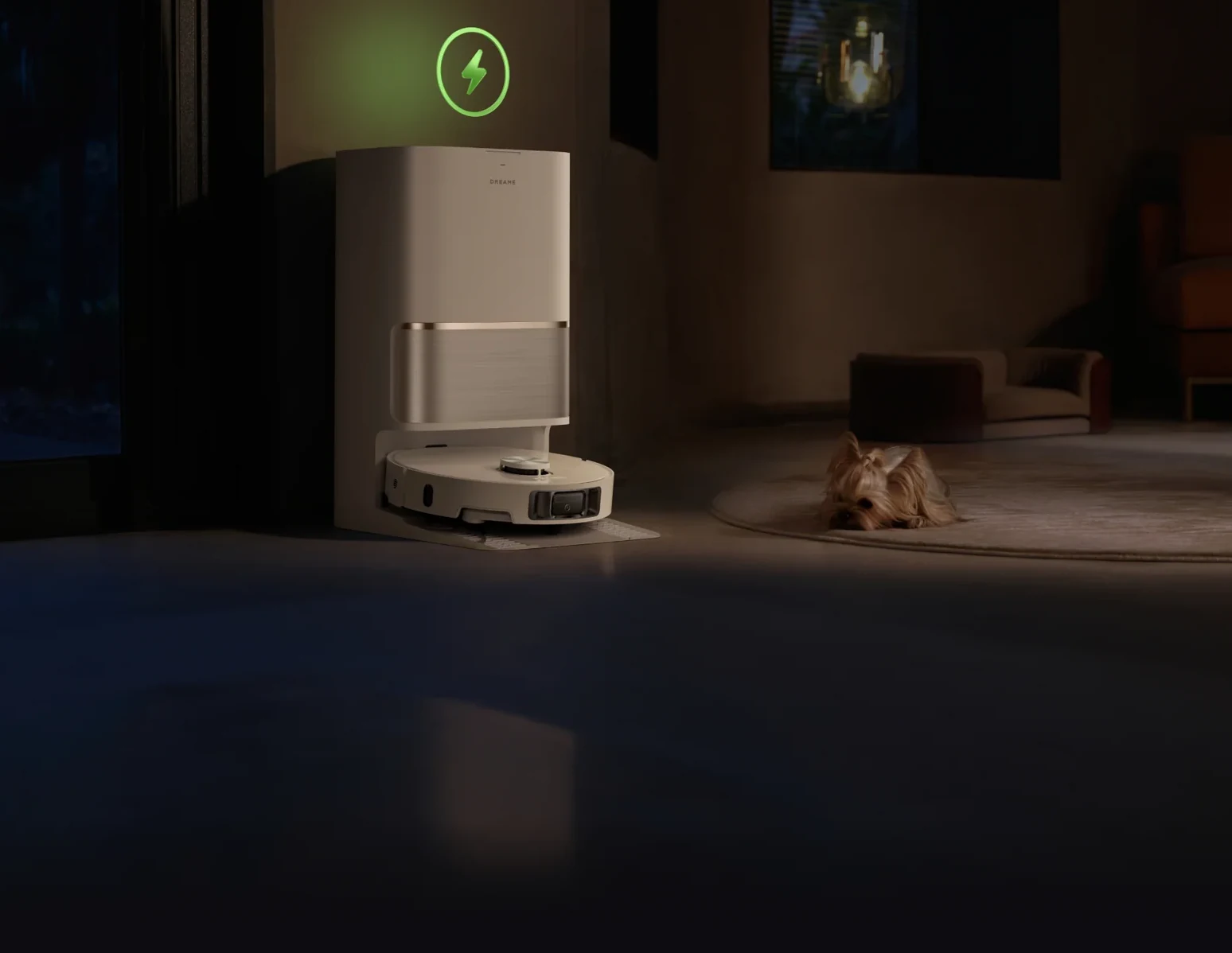 Stotelė ir robotas kraunasi naktį
