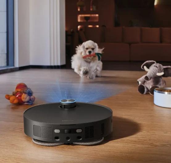 Robotas šalia žaislų aptinka šunį namų žemėlapyje