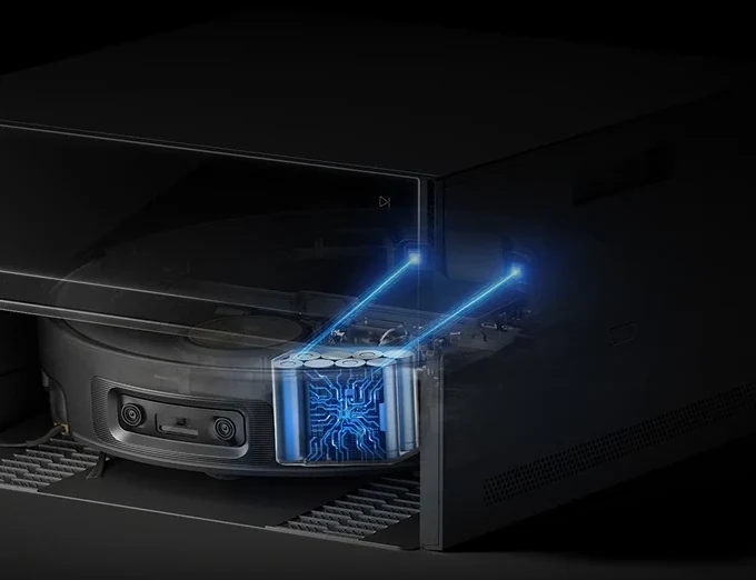 Robotas greitai įkraunamas kompaktiškoje „PowerDock“ stotelėje